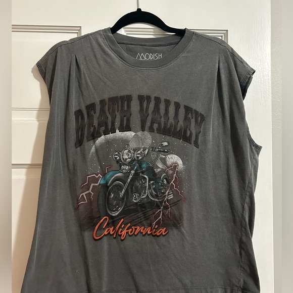 Modish Rebel Buckle Sleeveless Crop - Picture 2 of 2